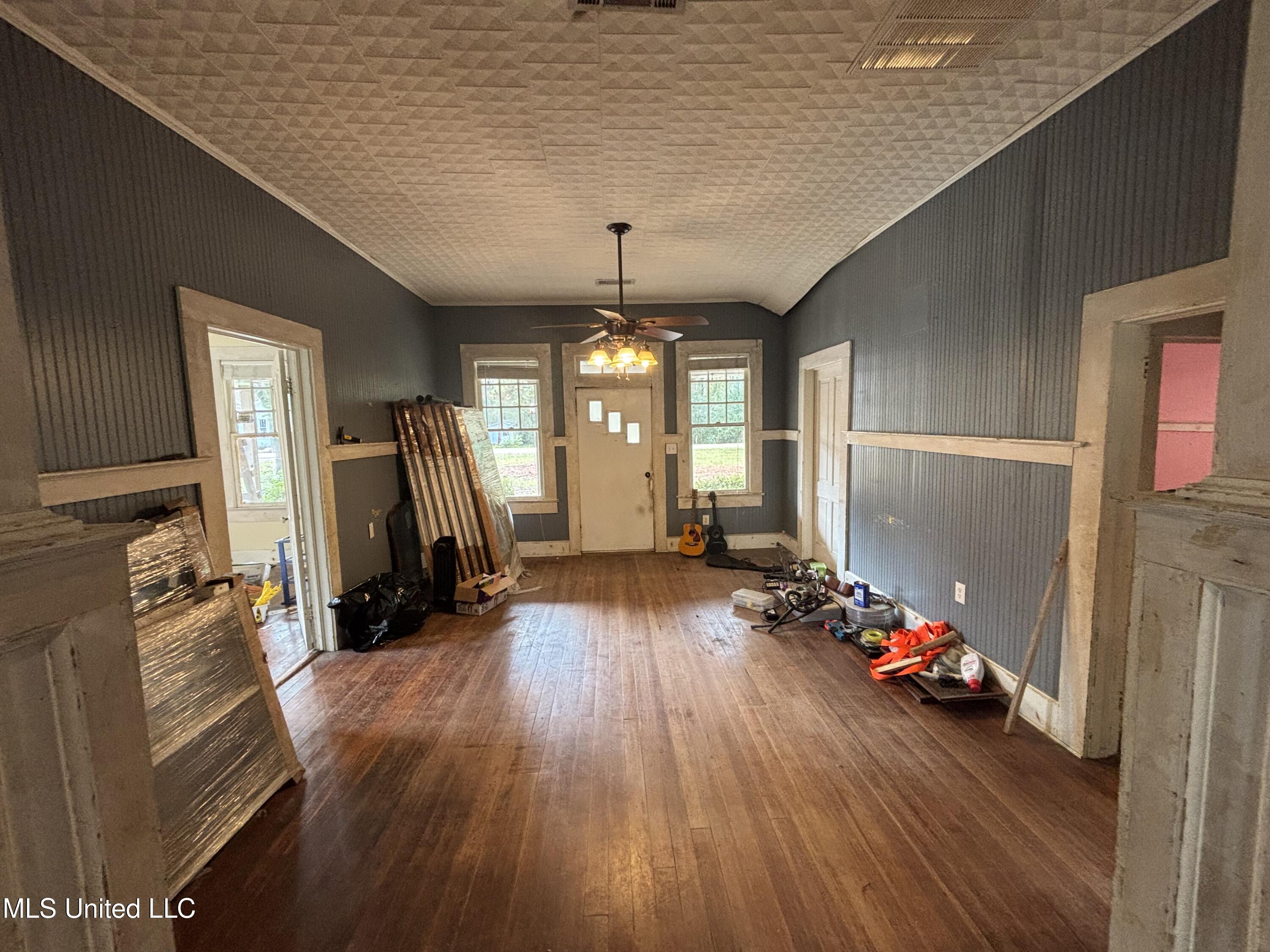 104 Willow Street D'Lo, MS 39114 - Photo 3 of 13 living room 2