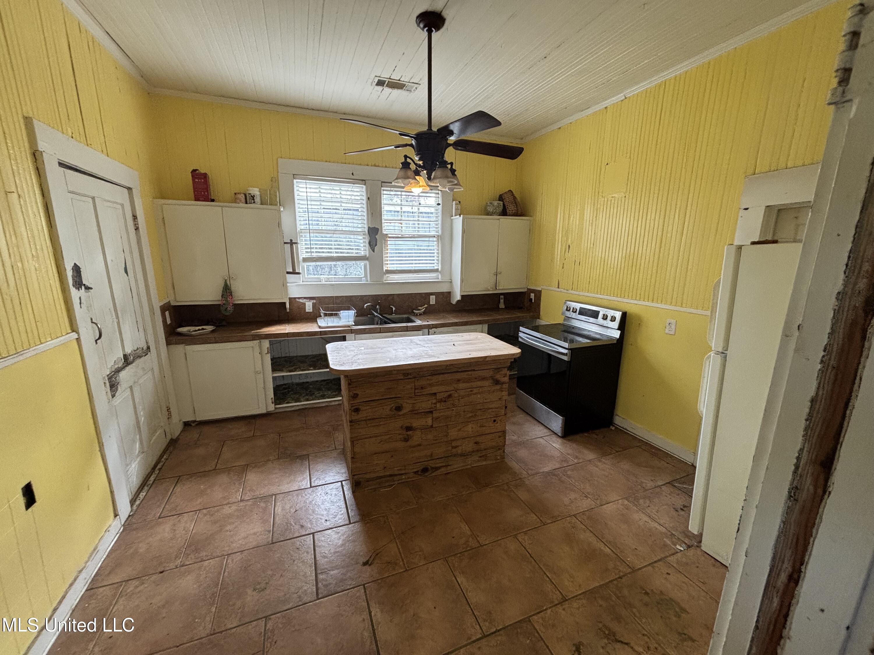 104 Willow Street D'Lo, MS 39114 - Photo 5 of 13 kitchen 1