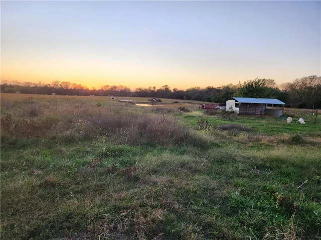 $245,000 | 333 Southeast 901 Road, Clinton, MO 64735