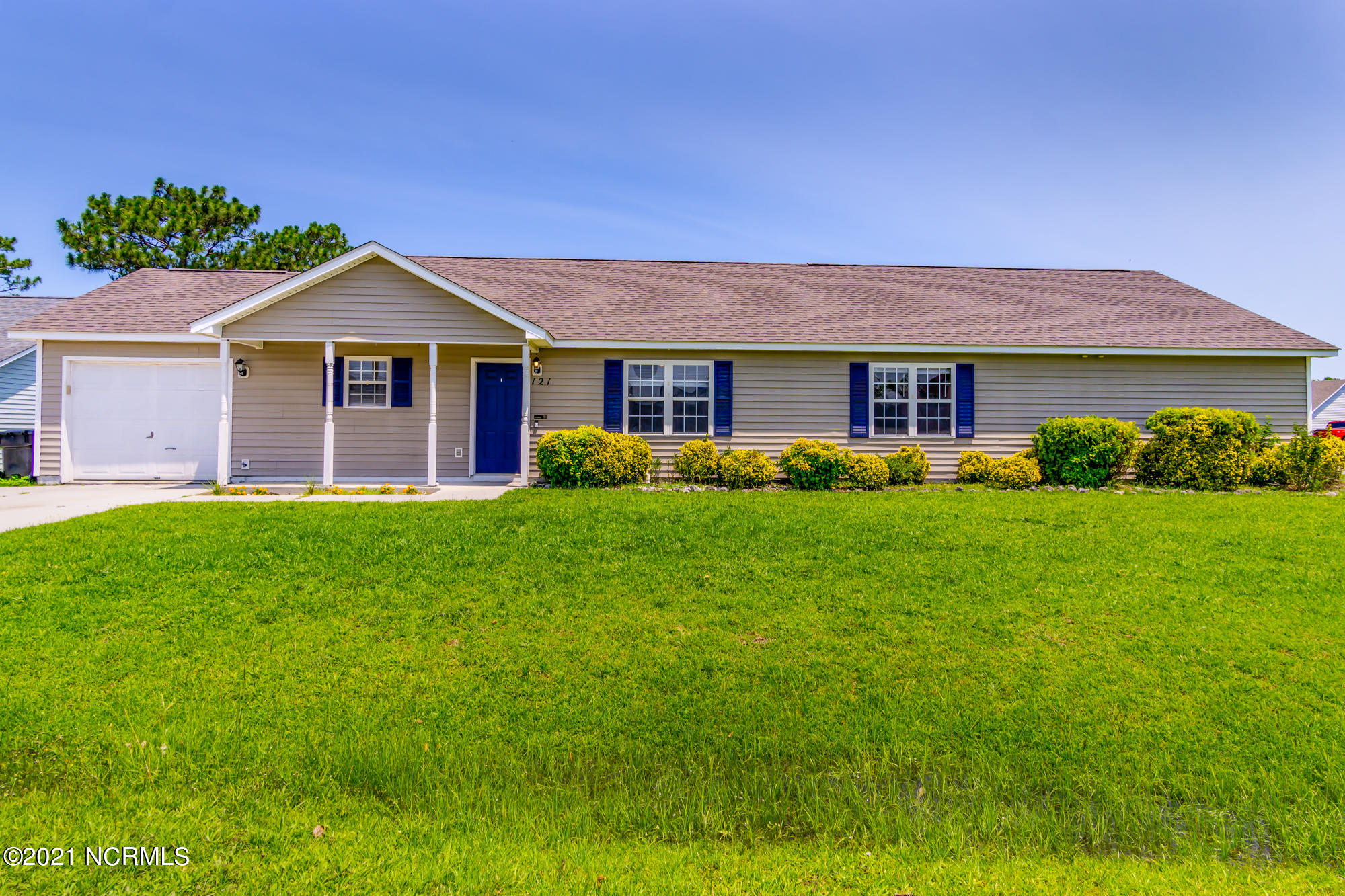 121 Charlton Road Hubert, NC 28539 - Photo 1 of 26 Front
