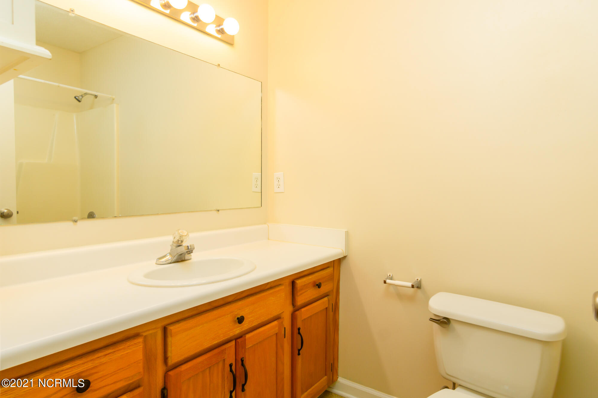 121 Charlton Road Hubert, NC 28539 - Photo 18 of 26 First Bathroom