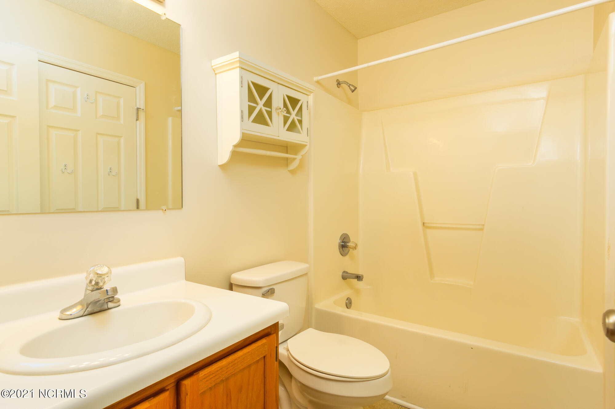 121 Charlton Road Hubert, NC 28539 - Photo 22 of 26 Second Bathroom