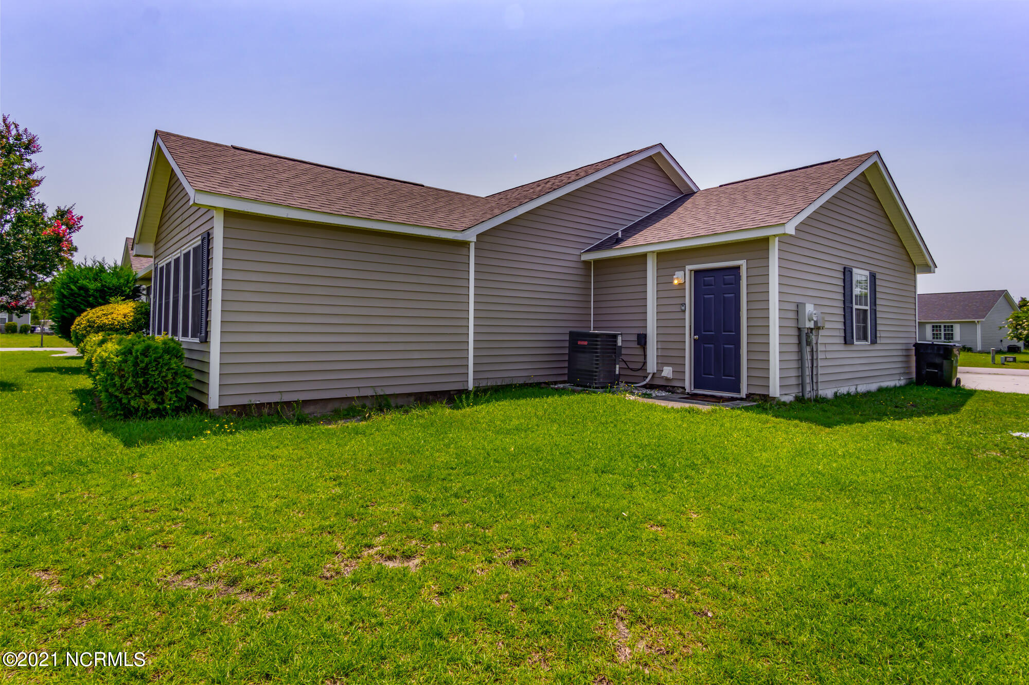 121 Charlton Road Hubert, NC 28539 - Photo 23 of 26 Side