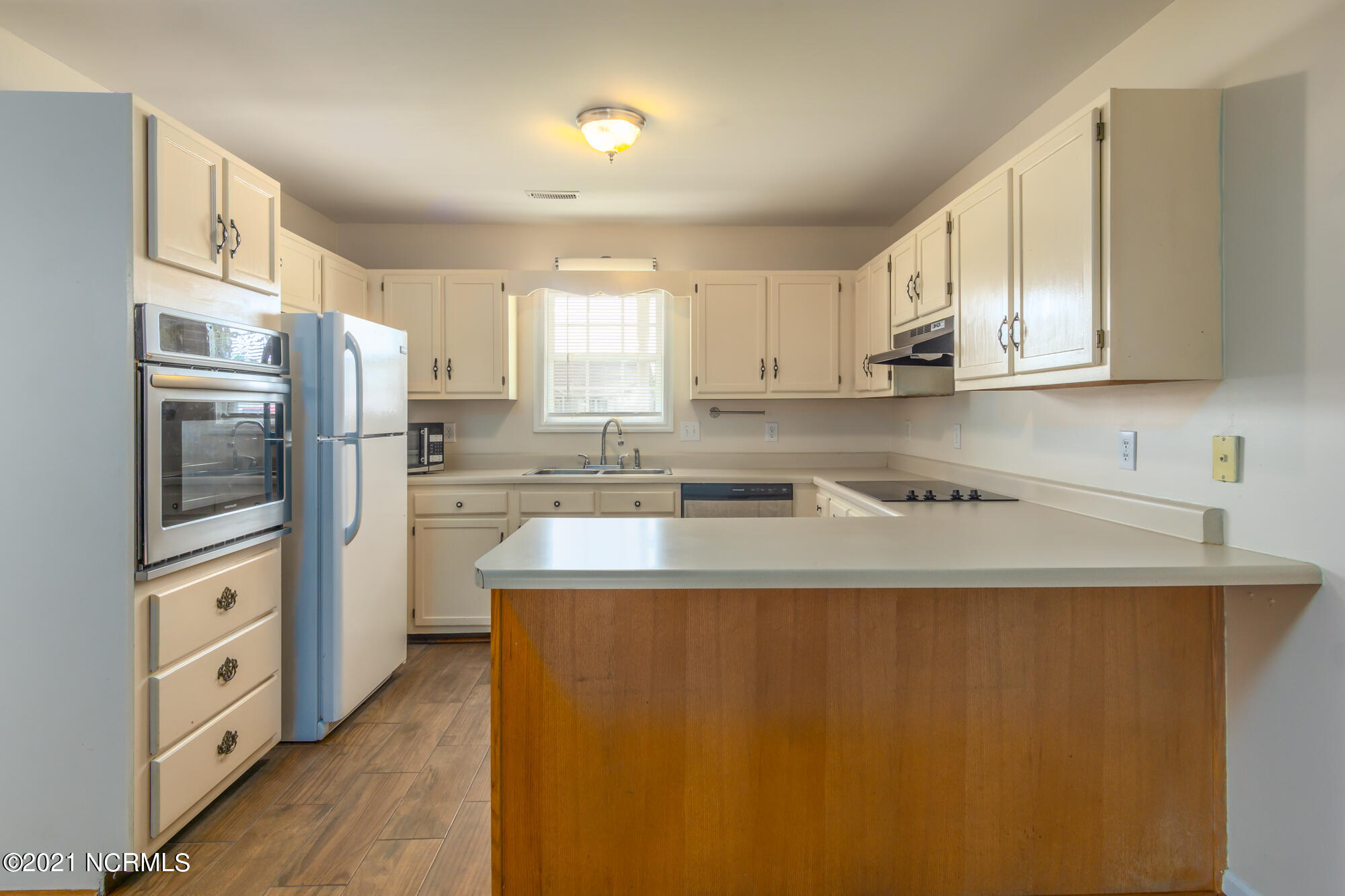 121 Charlton Road Hubert, NC 28539 - Photo 3 of 26 Kitchen