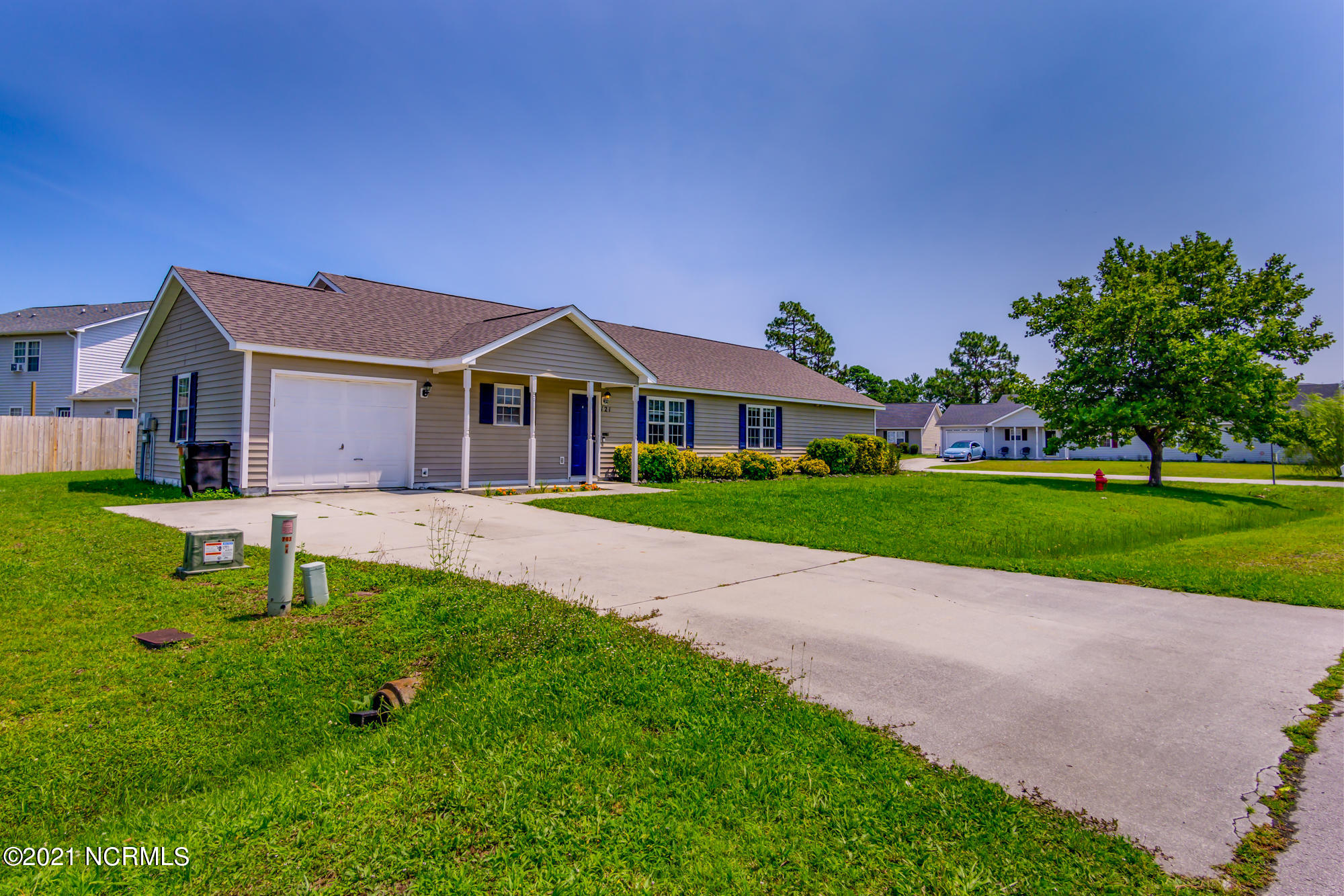 121 Charlton Road Hubert, NC 28539 - Photo 6 of 26 Front
