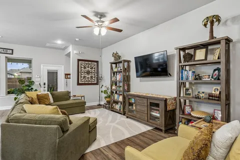 $519,900 | 4717 Beaver Creek Drive, Arlington, TX 76005