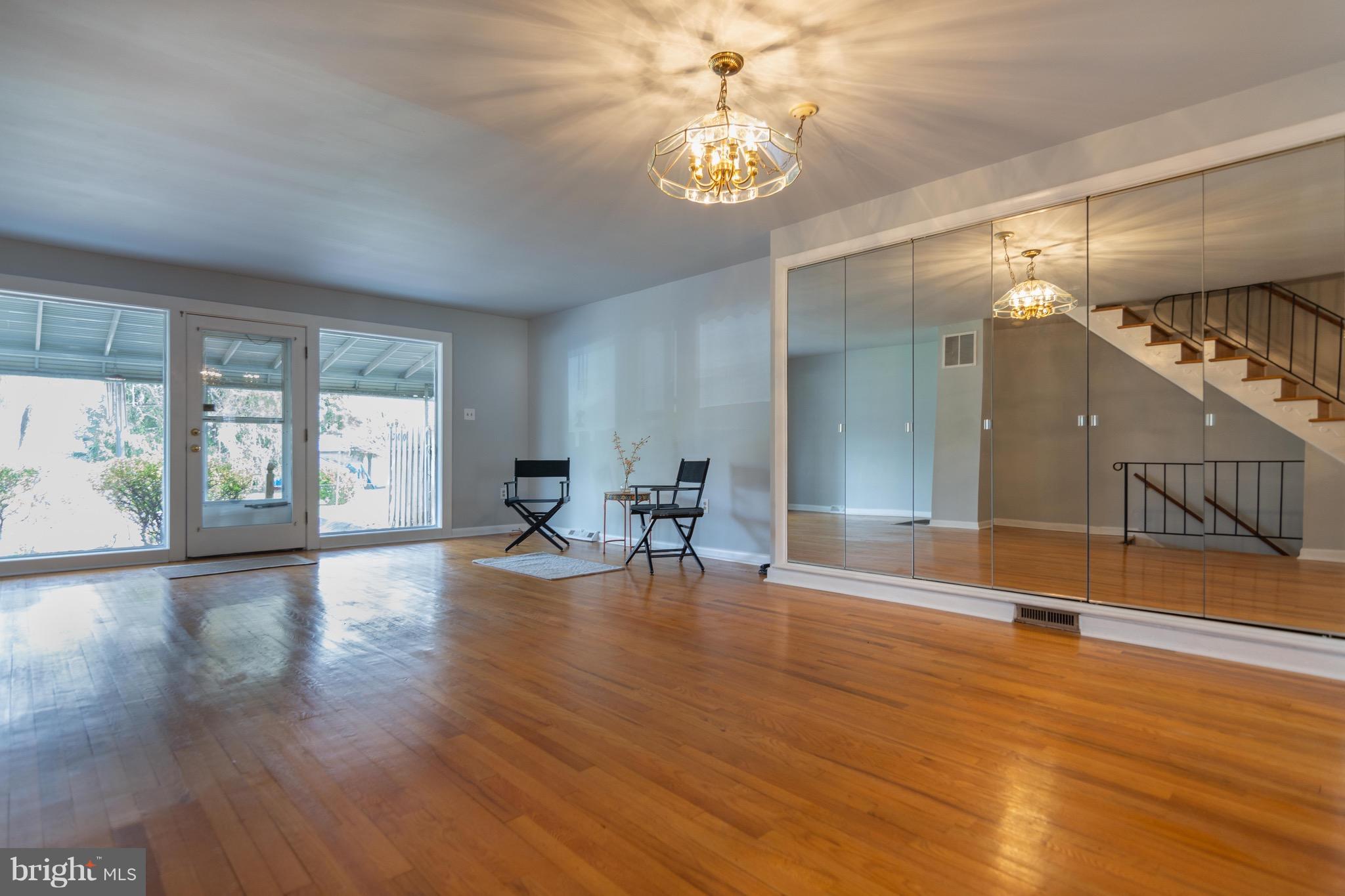 1300 Cedar Park Road Annapolis, MD 21401 - Photo 8 of 24 Living Room