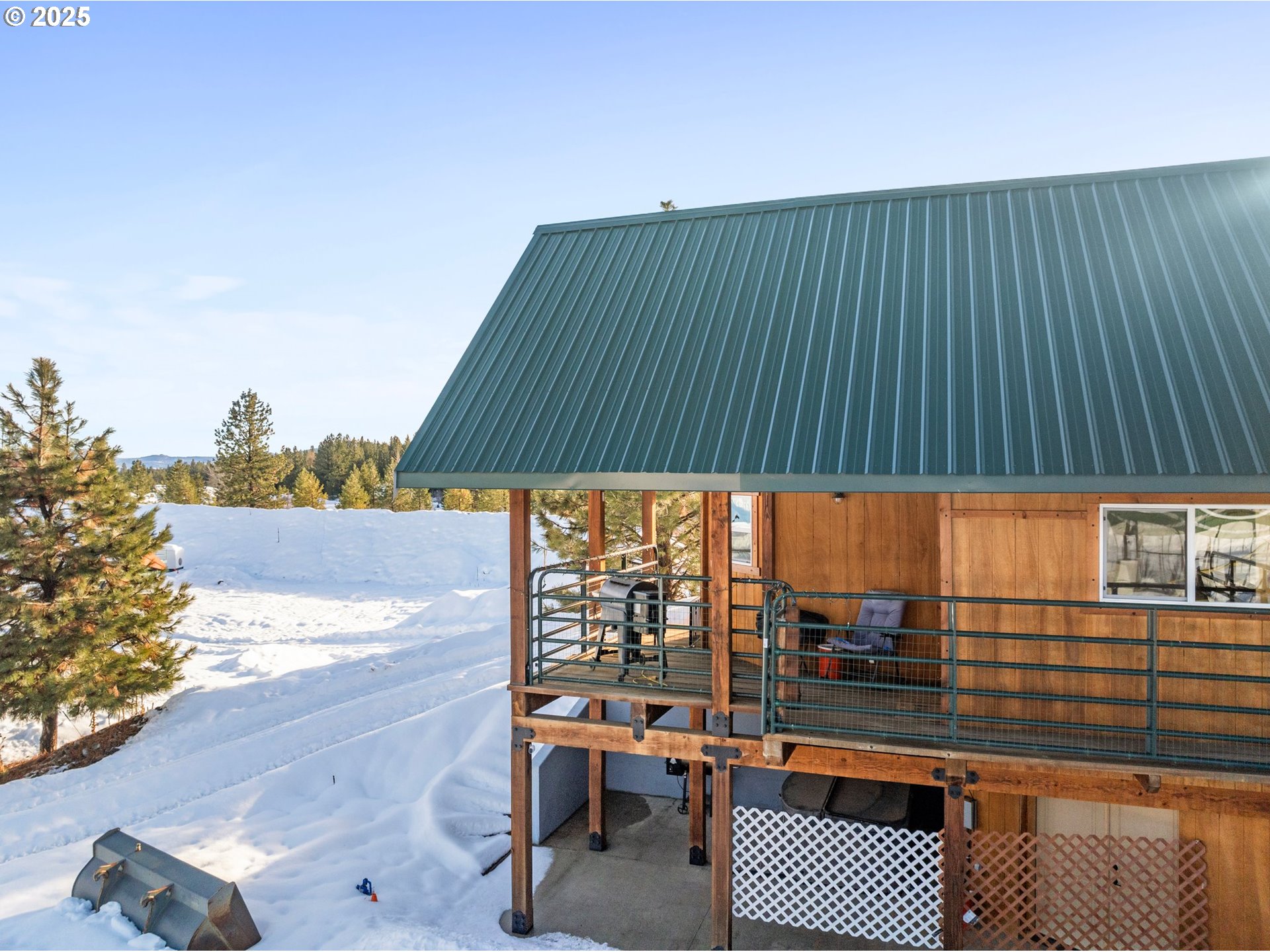 1 Iron Horse Loop Sumpter, OR 97877 - Photo 3 of 40 a balcony with table and chairs