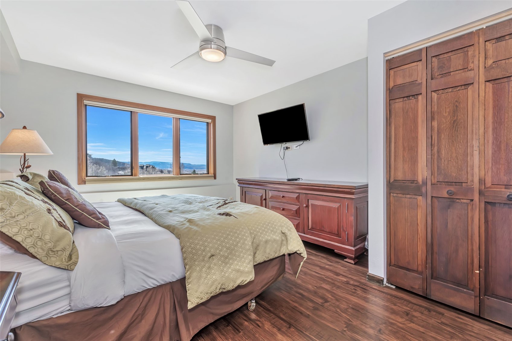 1720 Ranch Road, Unit 309 Steamboat Springs, CO 80487 - Photo 20 of 43 a bedroom with a bed and a television
