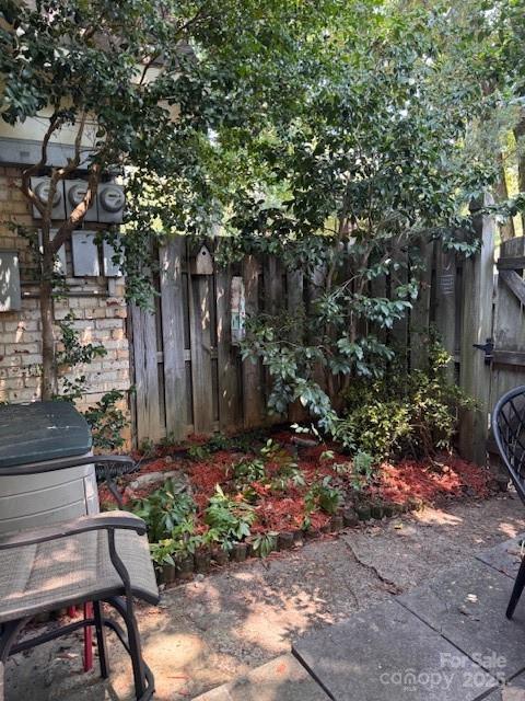2227 Rexford Road Charlotte, NC 28211 - Photo 20 of 31 a backyard of a house with lots of green space