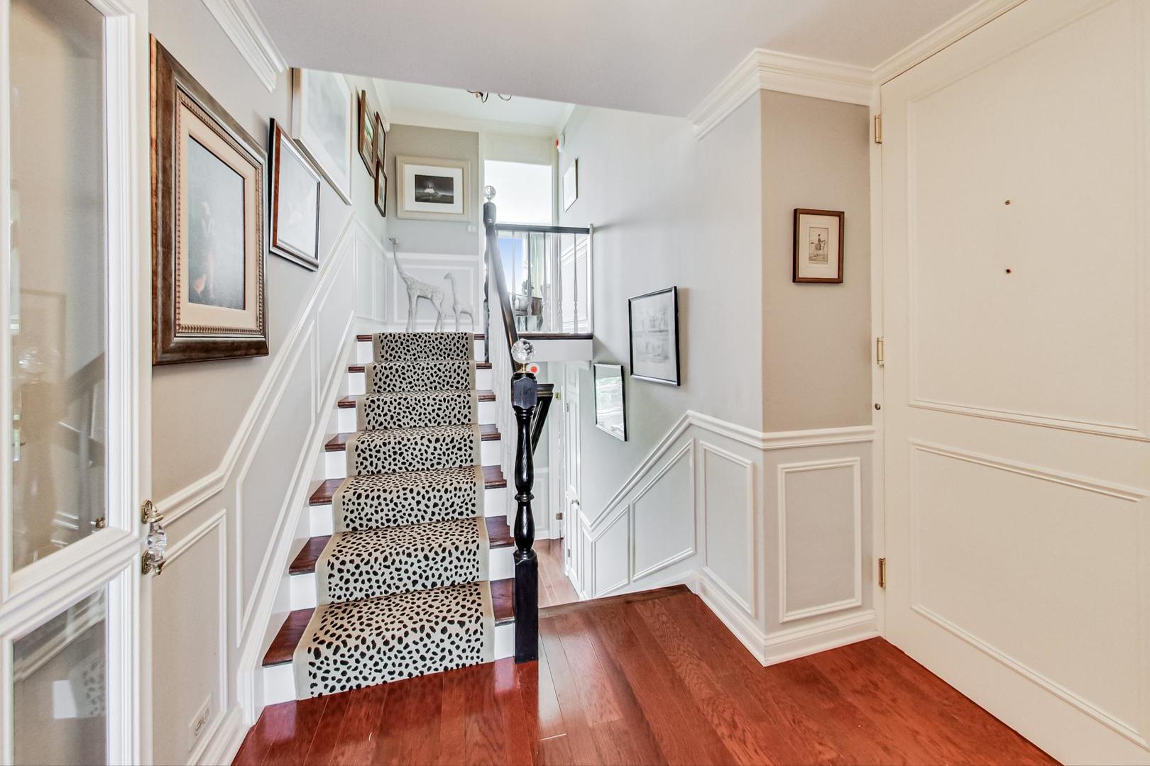 1630 Sheridan Road, Unit 8B Wilmette, IL 60091 - Photo 12 of 45 a view of entryway with wooden floor