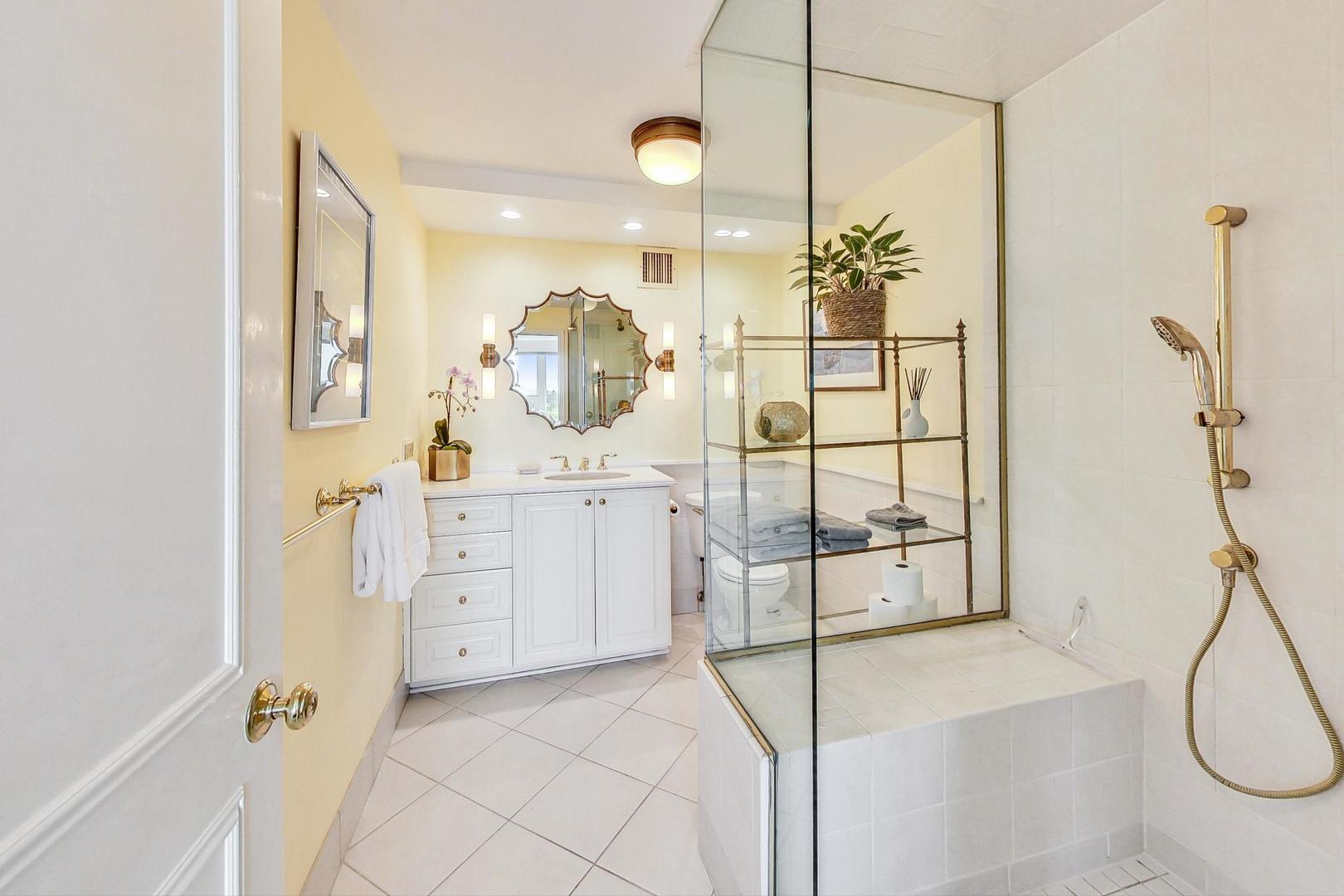 1630 Sheridan Road, Unit 8B Wilmette, IL 60091 - Photo 16 of 45 a spacious bathroom with a double vanity sink a mirror a bathtub and shower