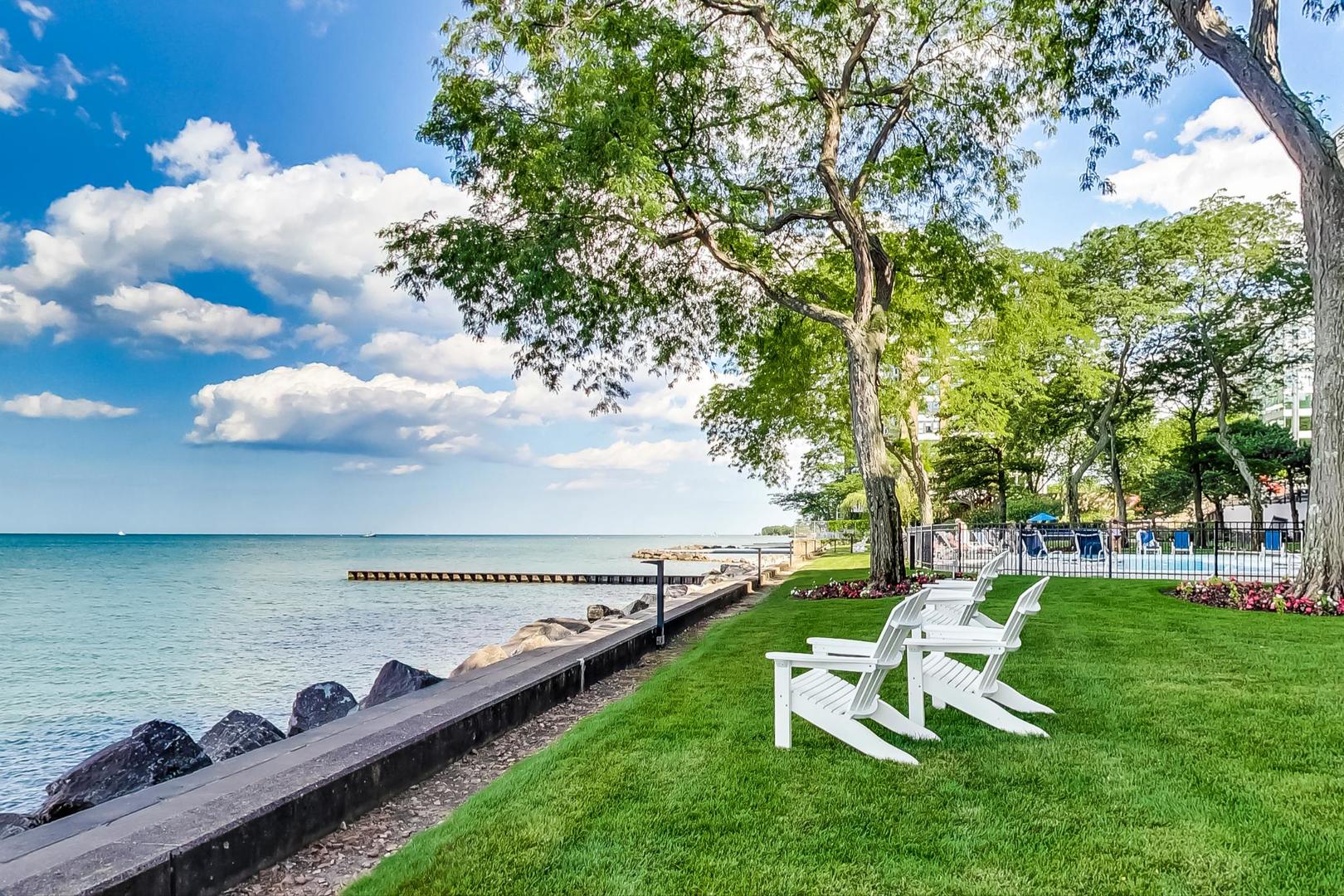 1630 Sheridan Road, Unit 8B Wilmette, IL 60091 - Photo 37 of 45 a view of a garden with lawn chairs