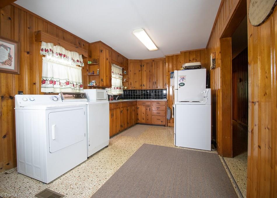 Kitchen ( Fridge, Washer & Dryer Convey )