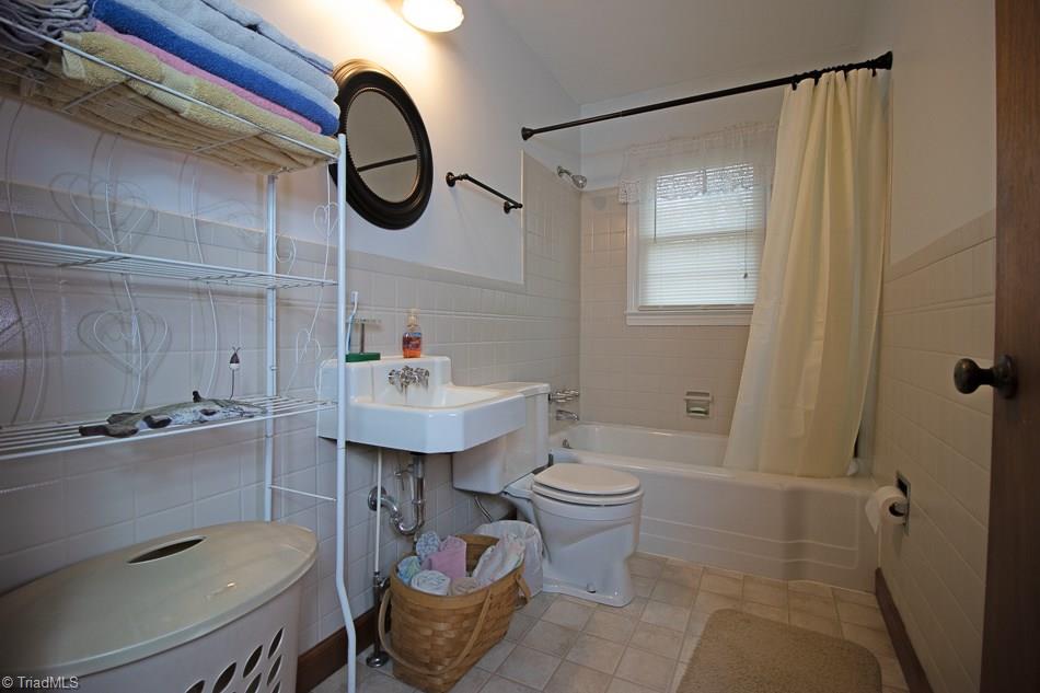 17 Carnes Road Southwest Winston-Salem, NC 27127 - Photo 8 of 16 Full Bath