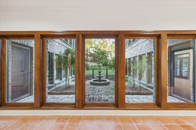 a view of livingroom with furniture