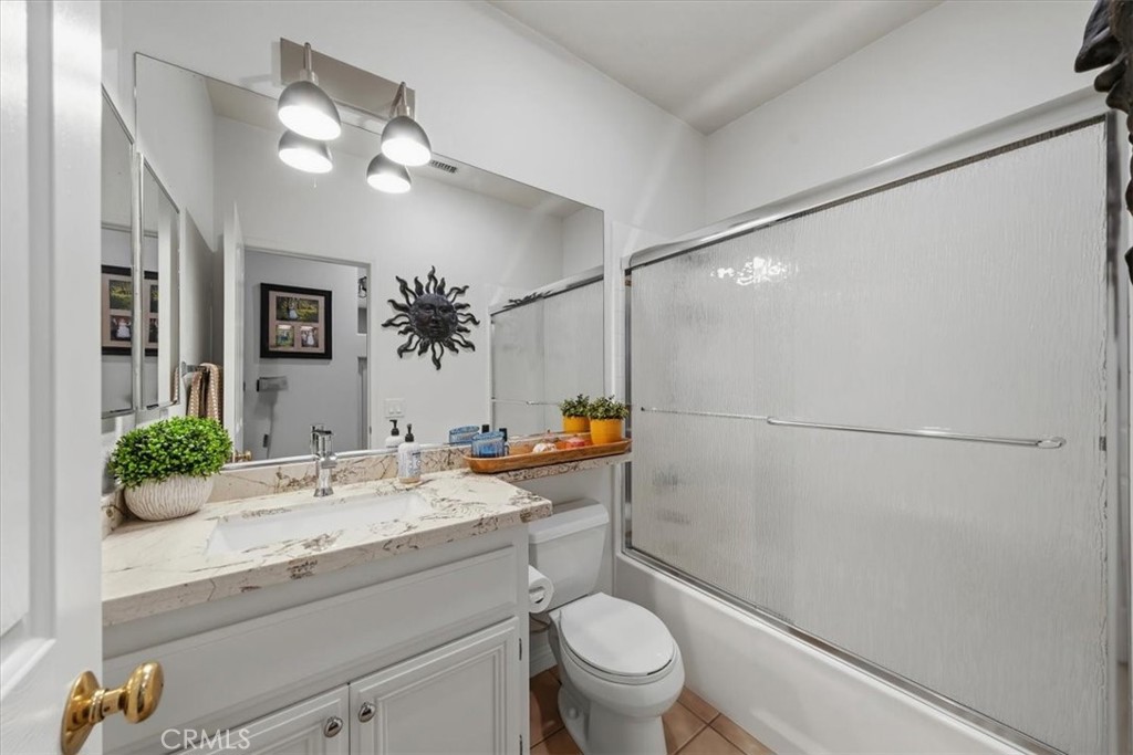 11535 Springwood Court Riverside, CA 92505 - Photo 29 of 50 2nd Bathroom