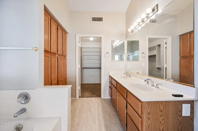 $2,000 | 7253 East Kiva Avenue, Mesa, AZ 85209