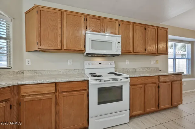 $2,000 | 7253 East Kiva Avenue, Mesa, AZ 85209