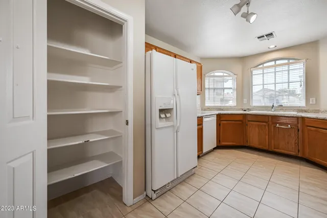 $2,000 | 7253 East Kiva Avenue, Mesa, AZ 85209