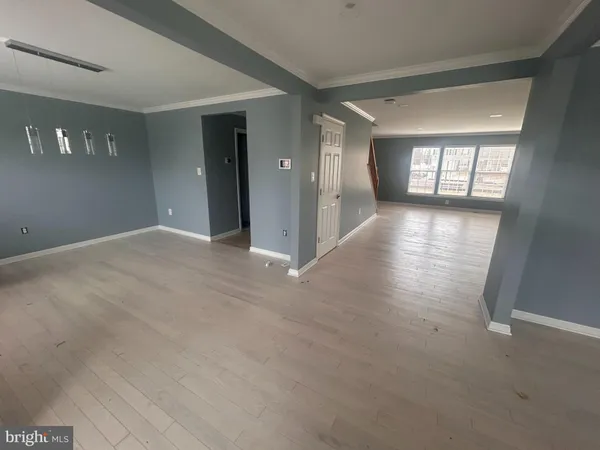 a view of empty room with windows