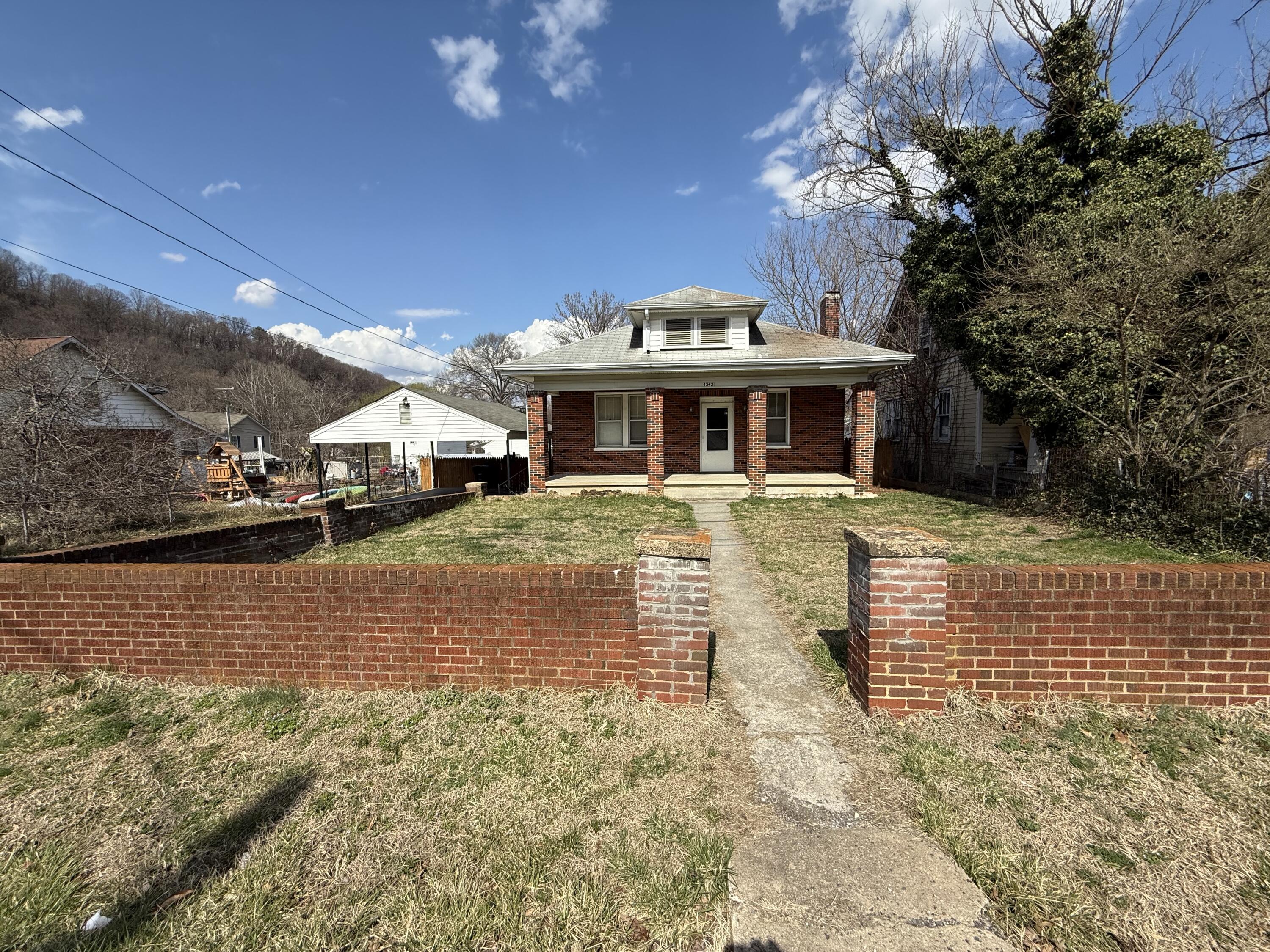 1342 Craig Robertson Road Southeast Roanoke, VA 24014 - Photo 2 of 42 IMG_3531