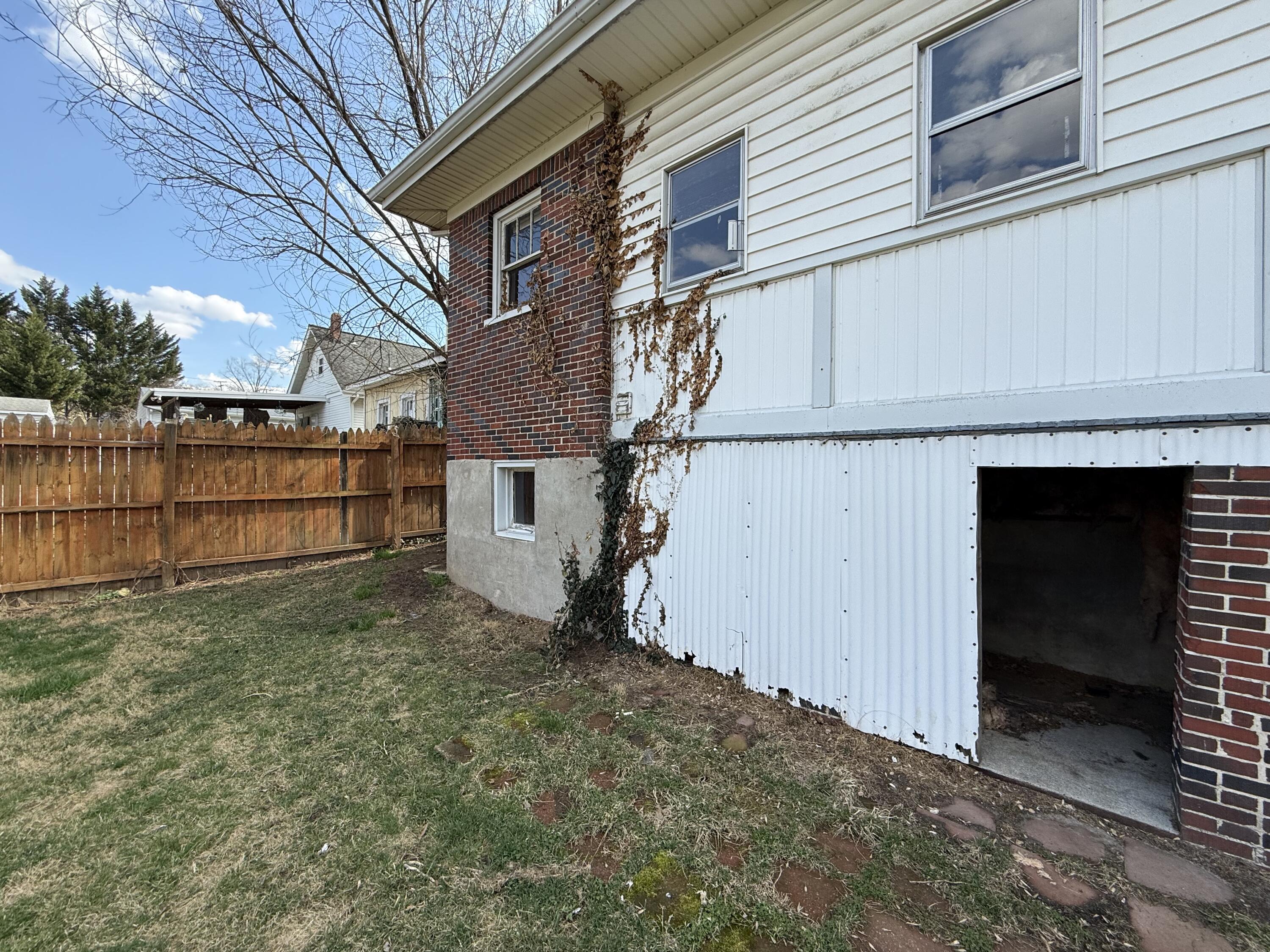 1342 Craig Robertson Road Southeast Roanoke, VA 24014 - Photo 30 of 42 IMG_3565