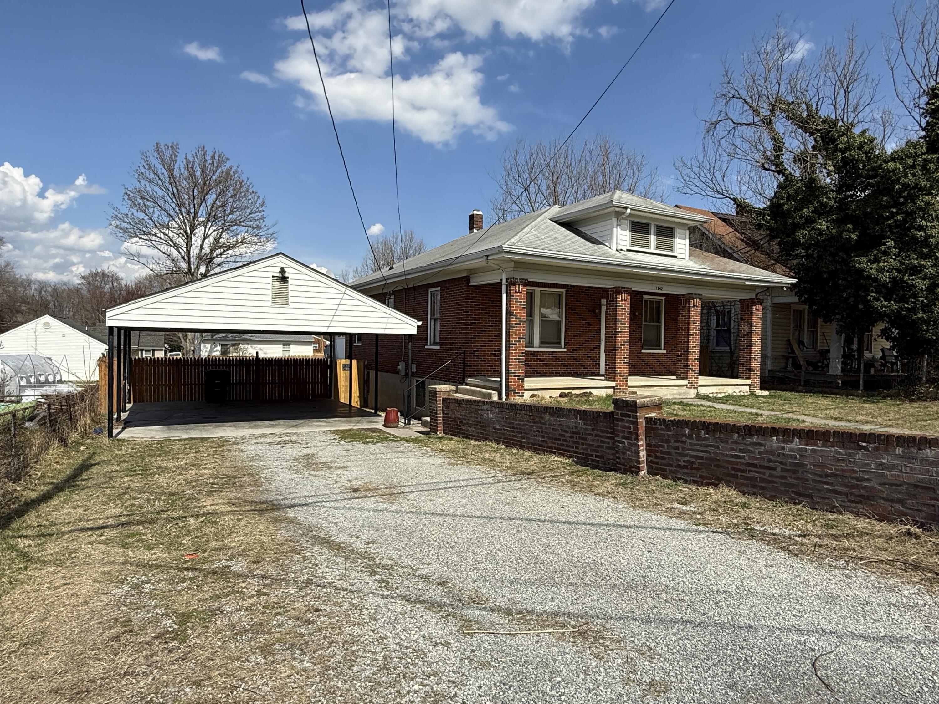 1342 Craig Robertson Road Southeast Roanoke, VA 24014 - Photo 3 of 42 IMG_3533