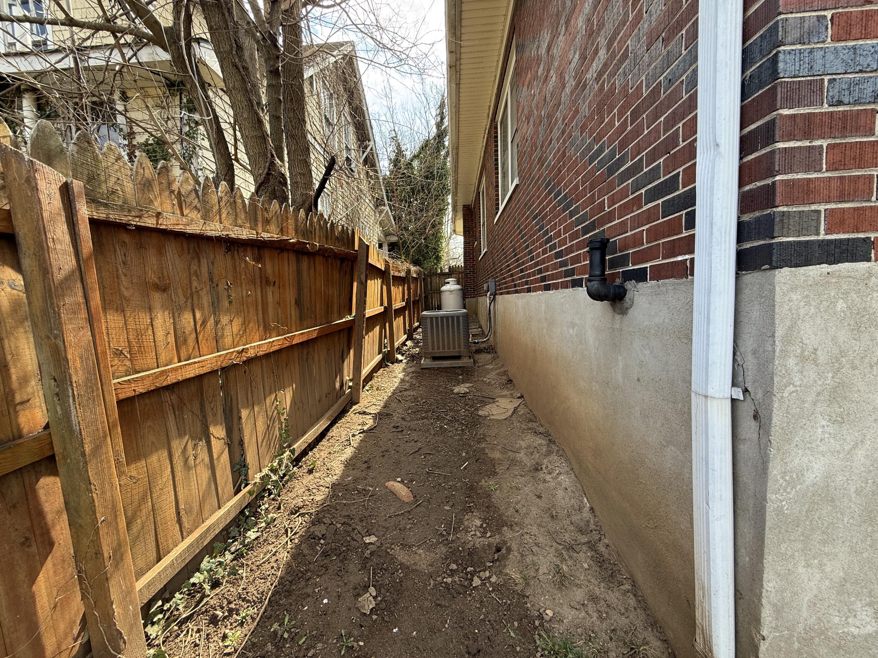 1342 Craig Robertson Road Southeast Roanoke, VA 24014 - Photo 32 of 42 IMG_3568