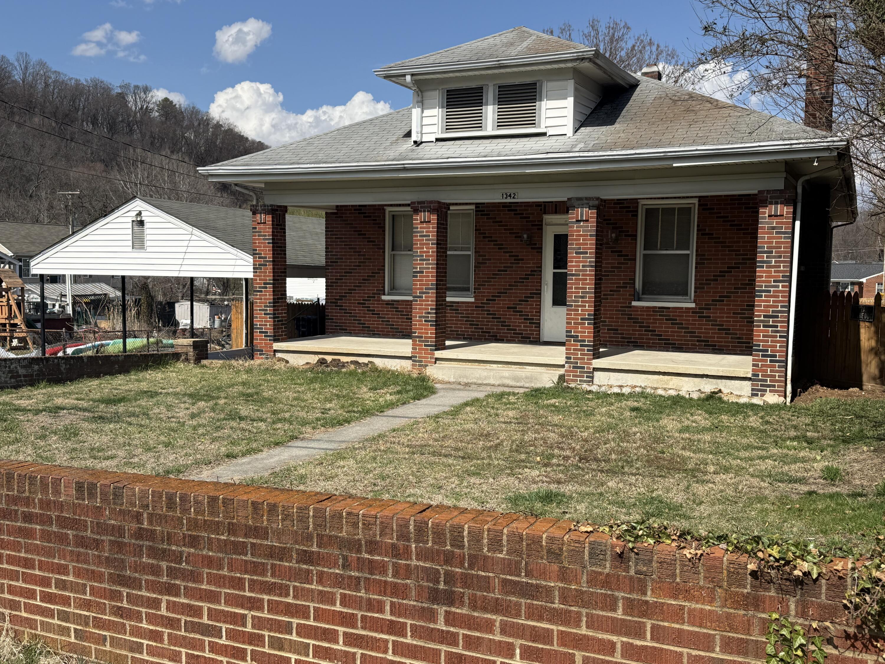 1342 Craig Robertson Road Southeast Roanoke, VA 24014 - Photo 4 of 42 IMG_3535