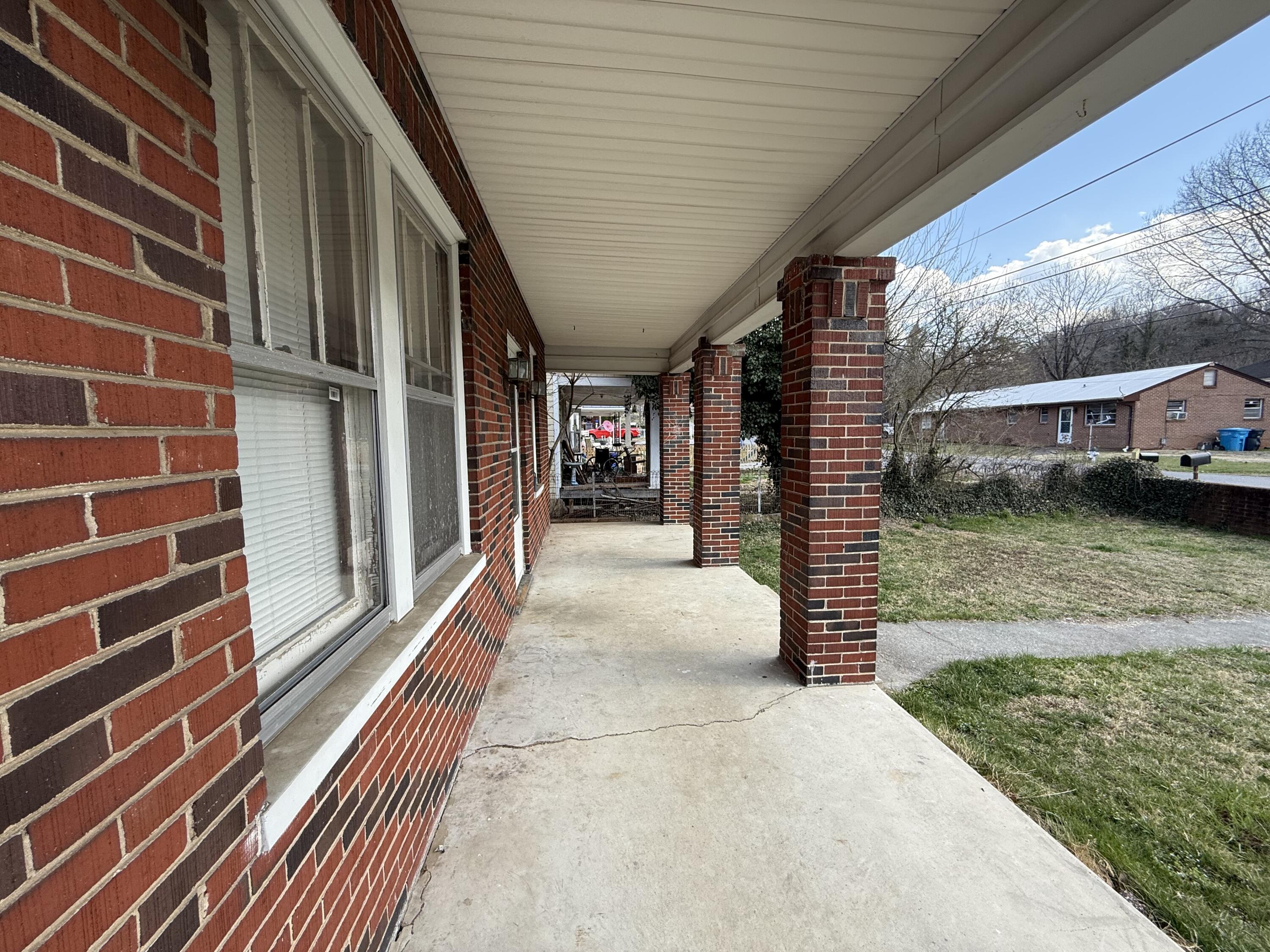 1342 Craig Robertson Road Southeast Roanoke, VA 24014 - Photo 7 of 42 IMG_3539