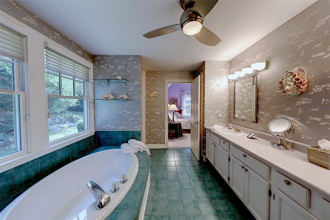 14 Oyster Point, Unit 14 Warren, RI 02885 - Photo 17 of 28 Gallery Image 17