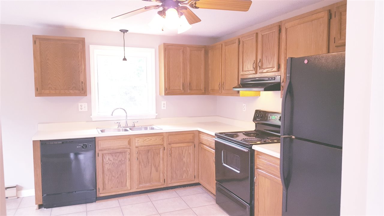 89 L Derryfield Road, Unit L Derry, NH 03038 - Photo 3 of 9