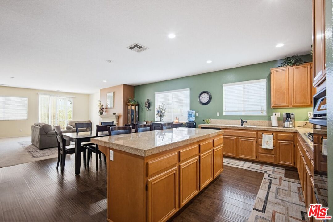 11962 Silver Loop Jurupa Valley, CA 91752 - Photo 11 of 70