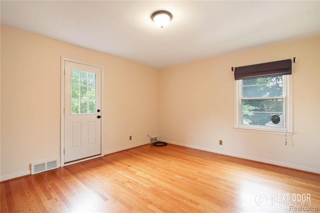 400 Roland Court Grosse Pointe, MI 48236 - Photo 20 of 37 CU8A5925_6_7.jpg