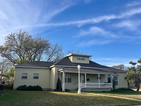 $200,000 | 216 North 7th Street, Canadian, TX 79014