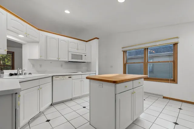 $350,000 | 625 River Bluff Drive, Manitowoc, WI 54220