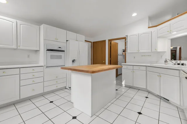 $350,000 | 625 River Bluff Drive, Manitowoc, WI 54220