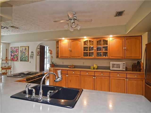 1700 Southwest Dyer Point Road Palm City, FL 34990 - Photo 10 of 25 Gallery Image 10