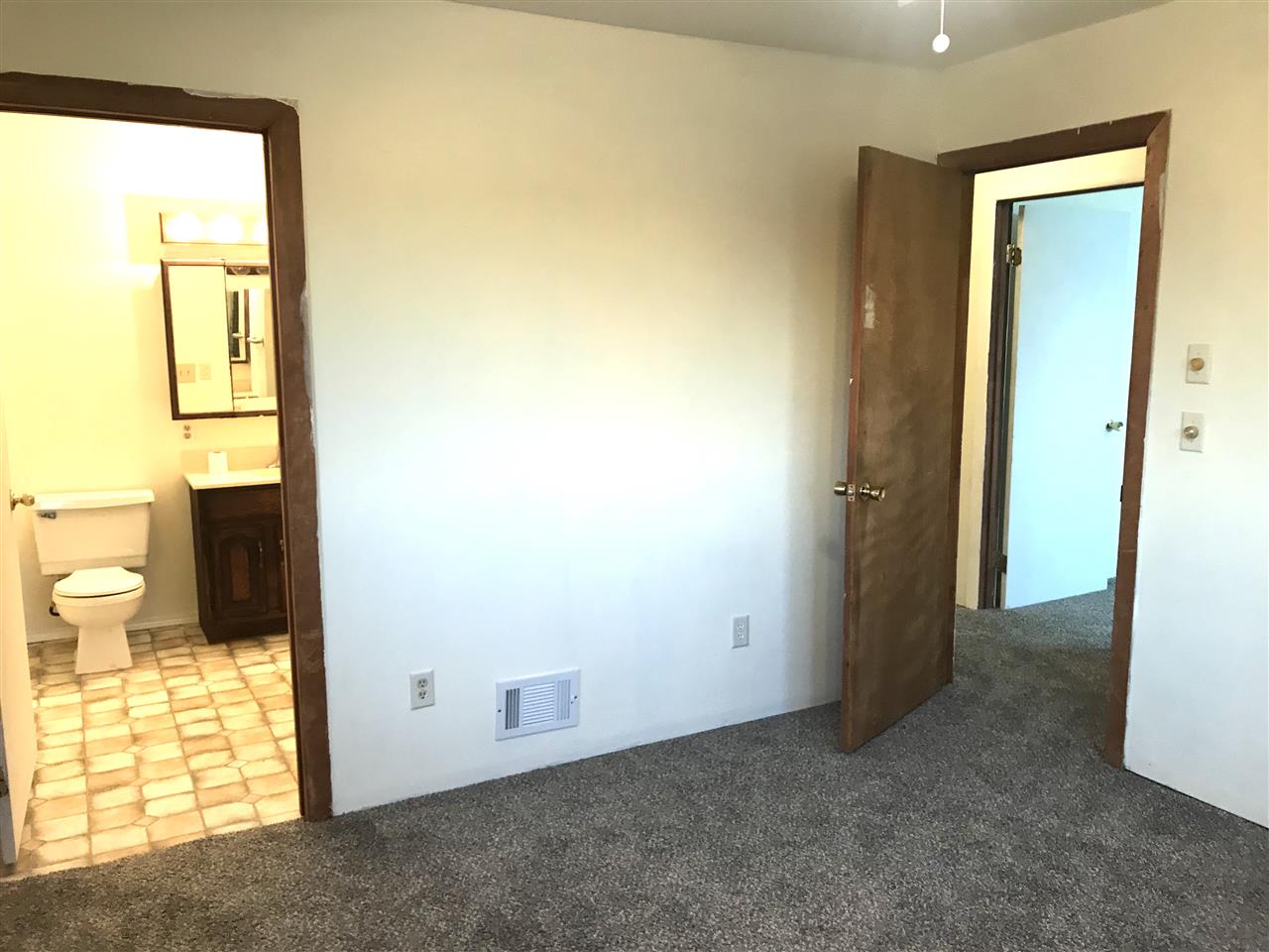 4044 South Vassar Road Burton, MI 48519 - Photo 38 of 56 50002216-48.JPG