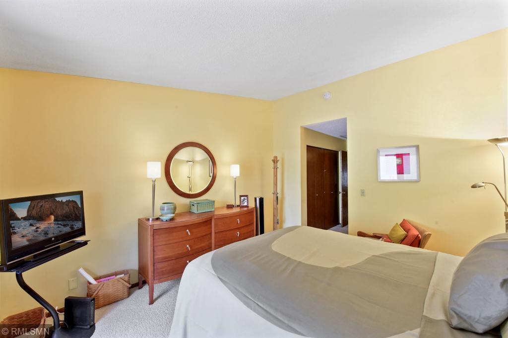 10259 Scarborough Road Bloomington, MN 55437 - Photo 22 of 37 Gallery Image 22