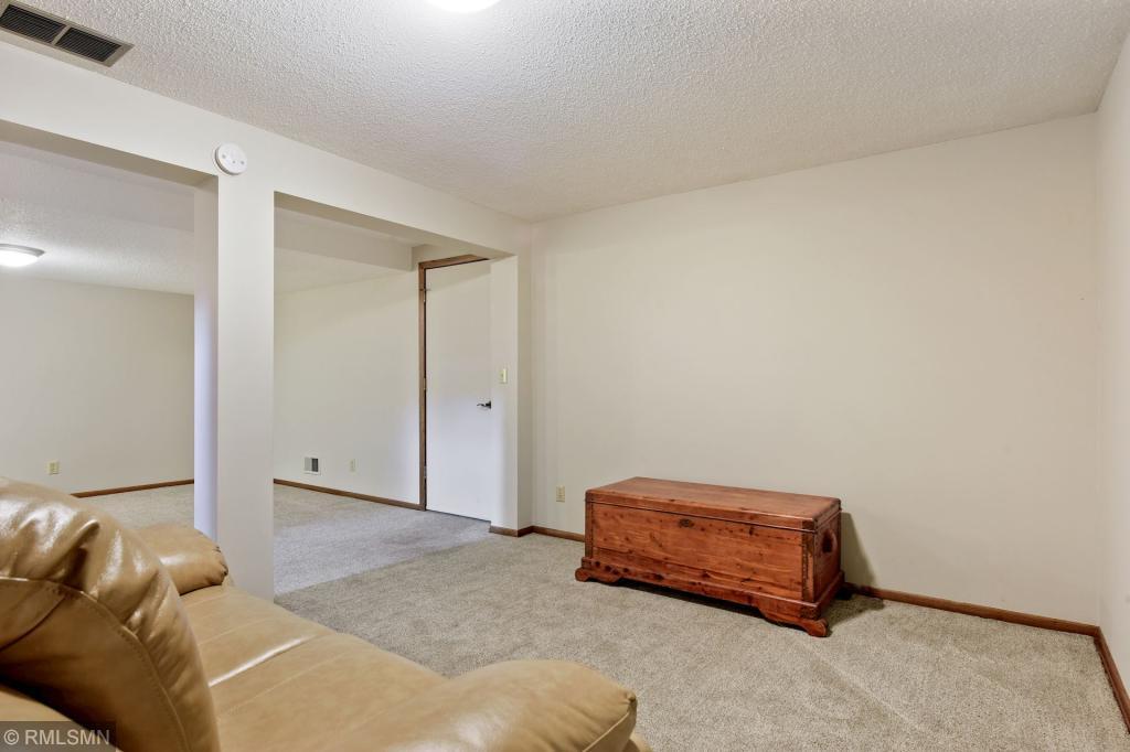 10259 Scarborough Road Bloomington, MN 55437 - Photo 27 of 37 Gallery Image 27