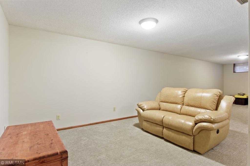 10259 Scarborough Road Bloomington, MN 55437 - Photo 28 of 37 Gallery Image 28