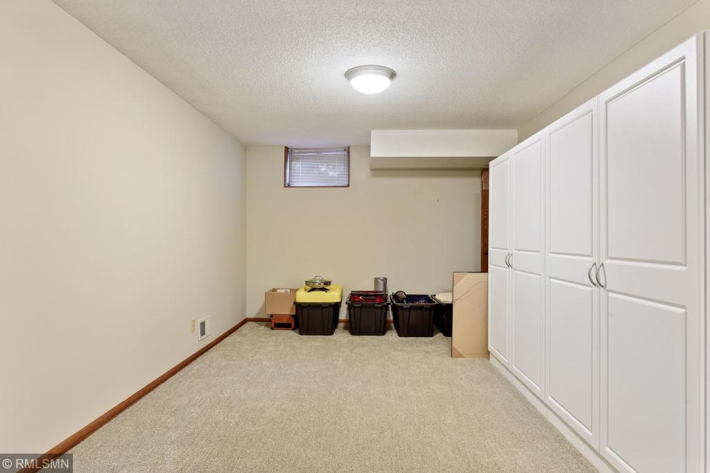 10259 Scarborough Road Bloomington, MN 55437 - Photo 29 of 37 Gallery Image 29