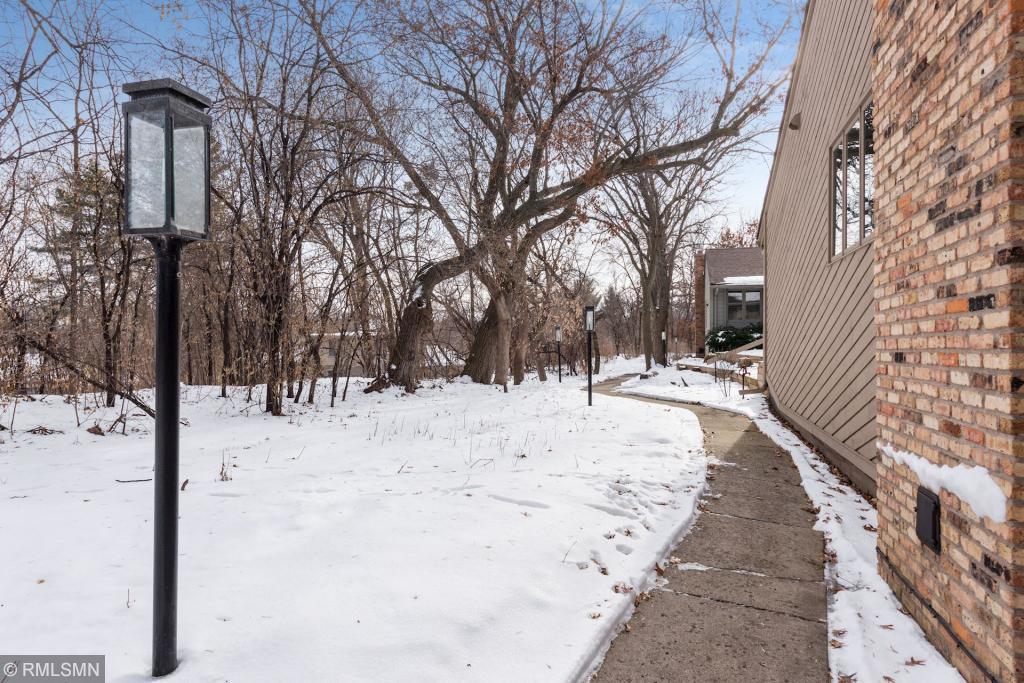 10259 Scarborough Road Bloomington, MN 55437 - Photo 34 of 37 Gallery Image 34