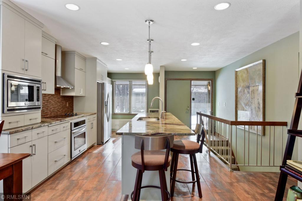 10259 Scarborough Road Bloomington, MN 55437 - Photo 7 of 37 Gallery Image 7
