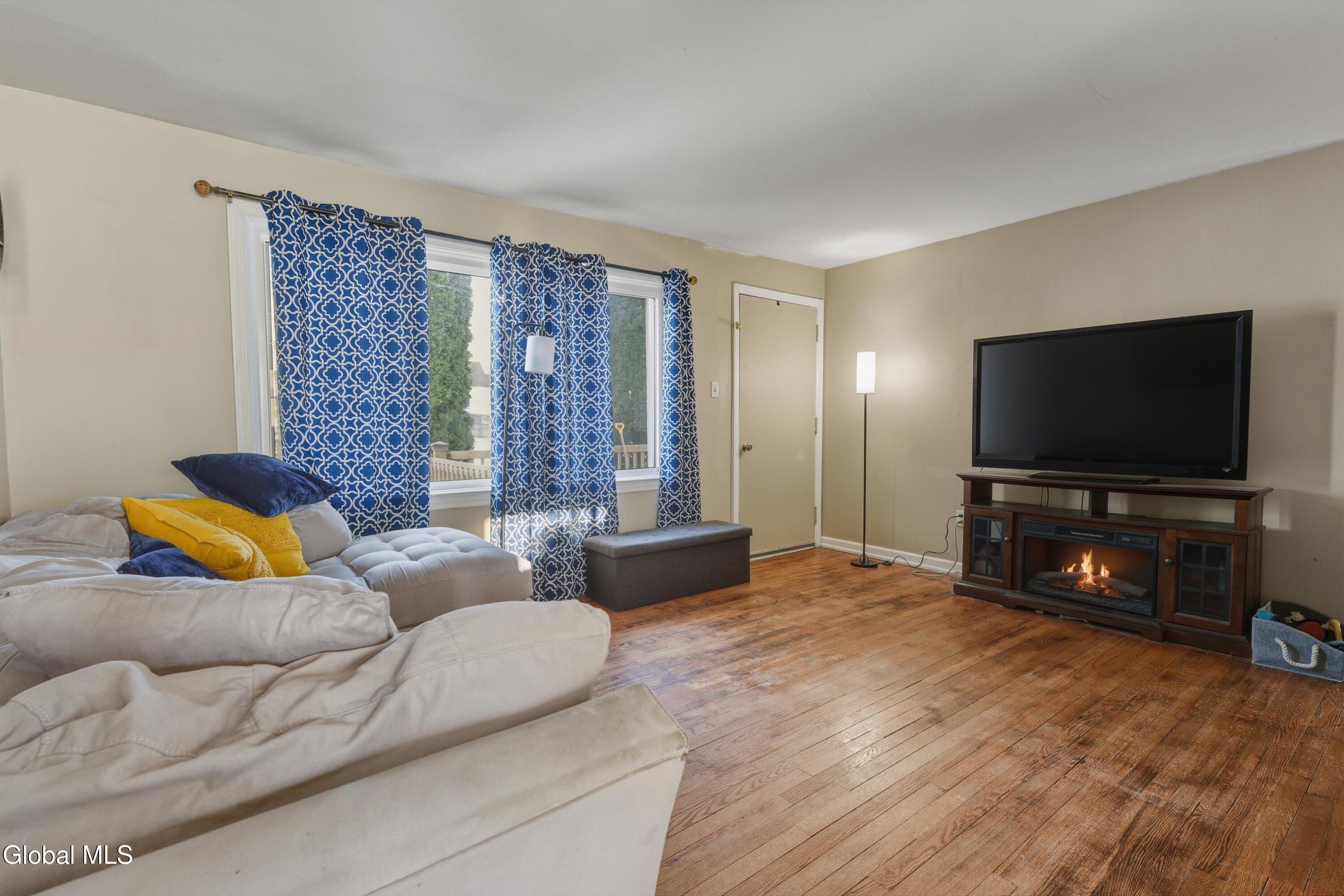 2564 Consaul Road Schenectady, NY 12304 - Photo 5 of 19 10-2564 Consaul RD-10