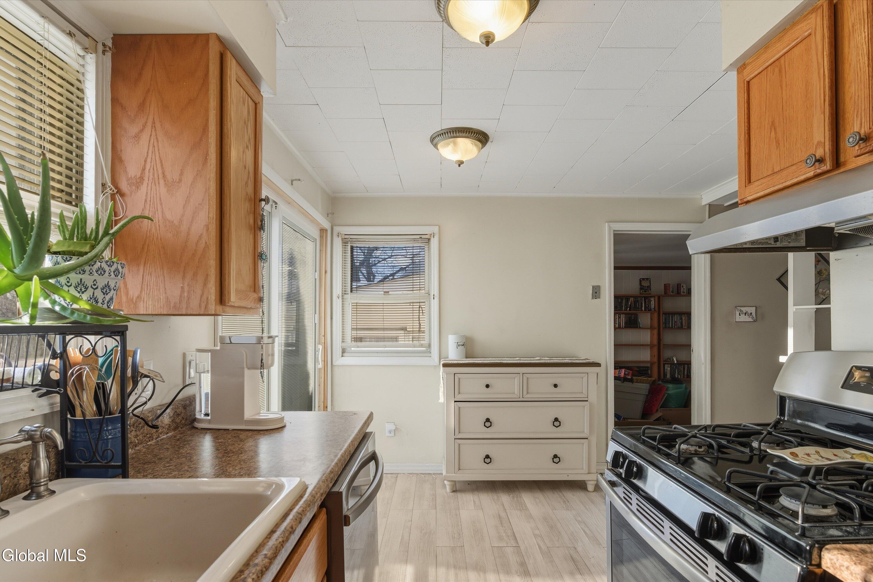 2564 Consaul Road Schenectady, NY 12304 - Photo 9 of 19 03-2564 Consaul RD-3