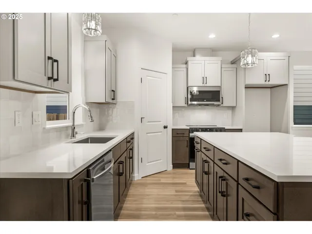 $569,500 | 284 Northwest Mawrcrest Drive, Gresham, OR 97030