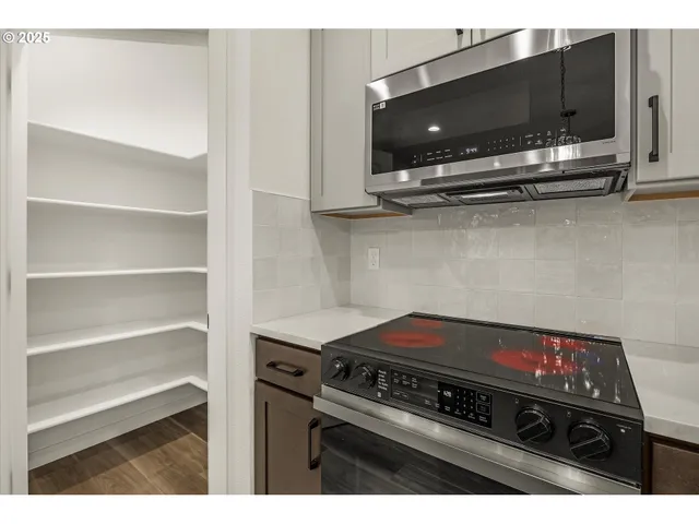 $569,500 | 284 Northwest Mawrcrest Drive, Gresham, OR 97030